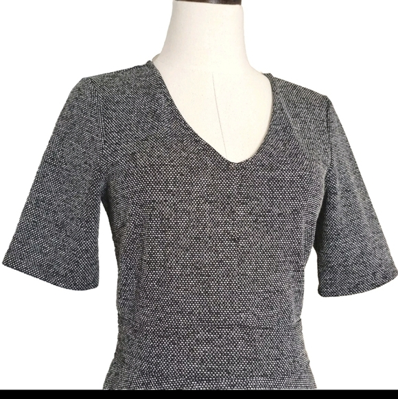 H&M Medium Black V-Neck Fit & Flare Casual Office Career Simple Minimal Dress - Picture 6 of 13